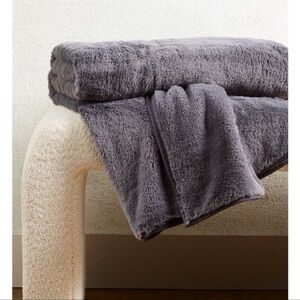 NWT Hotel Collection
Reversible Faux-Fur Throw, 50" x 70", Col